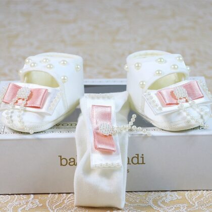 Küçük İncili Kız Saç Bandlı Bebek Patiği