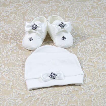 Taşlı Beyaz Fiyonklu Başlıklı Bebek Patiği